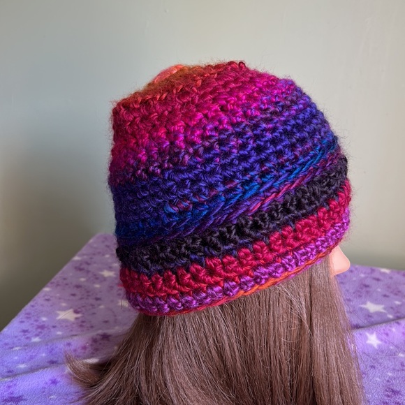 Crochet satin flower beanie medium new - Picture 5 of 7